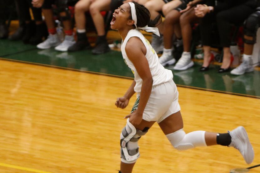 DeSoto's Ash'a Thompson (25) lets out a yell after sinking a shot against Cedar Hill on...