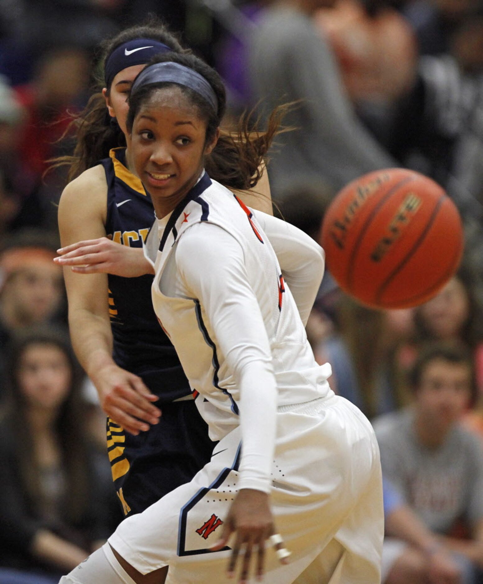 McKinney North's Chanterria Jackson (21) plays defense during the first quarter of girls...