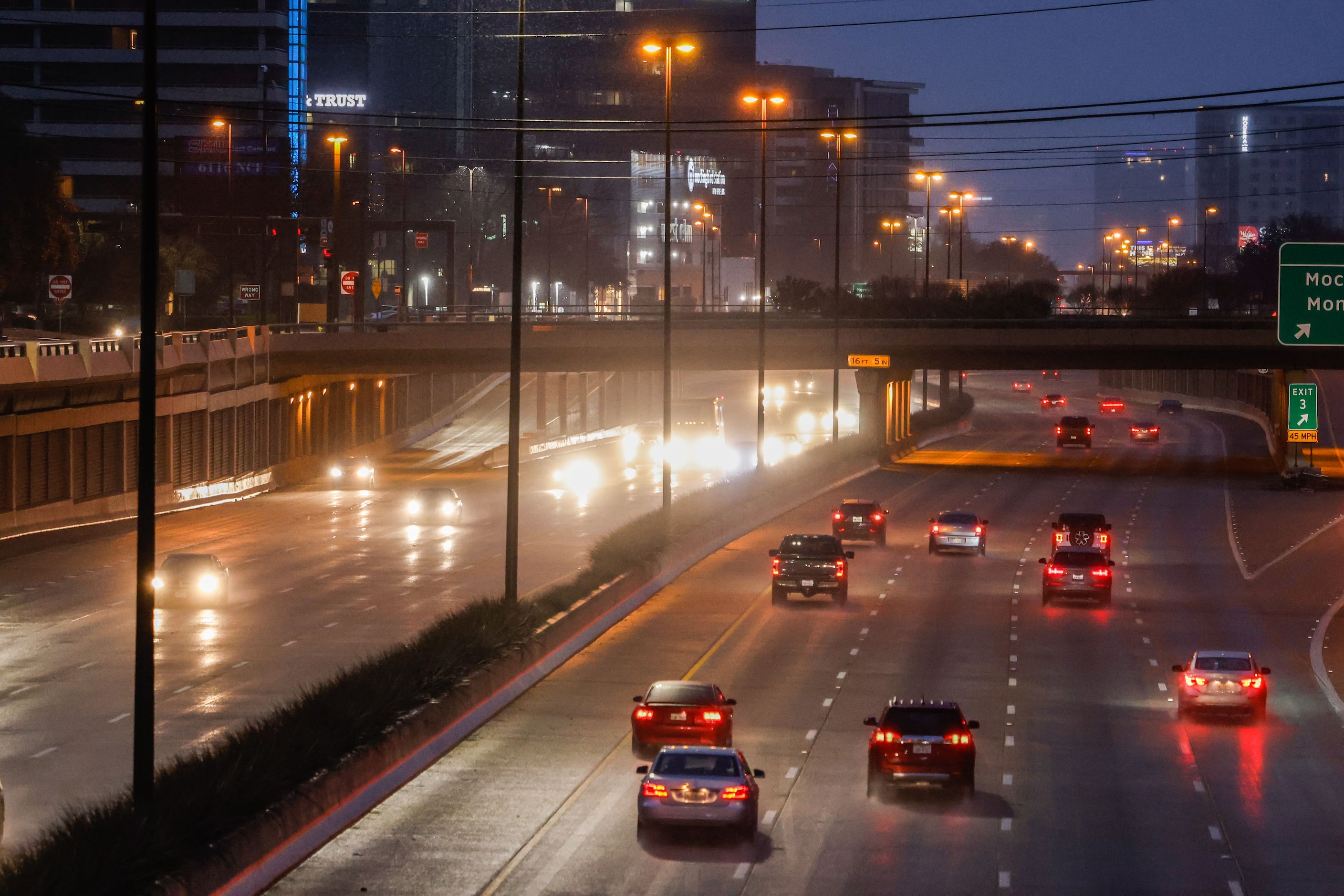 Traffic on US-75 near Mockingbird Ln as sleet starts to fall over the Dallas metroplex on...