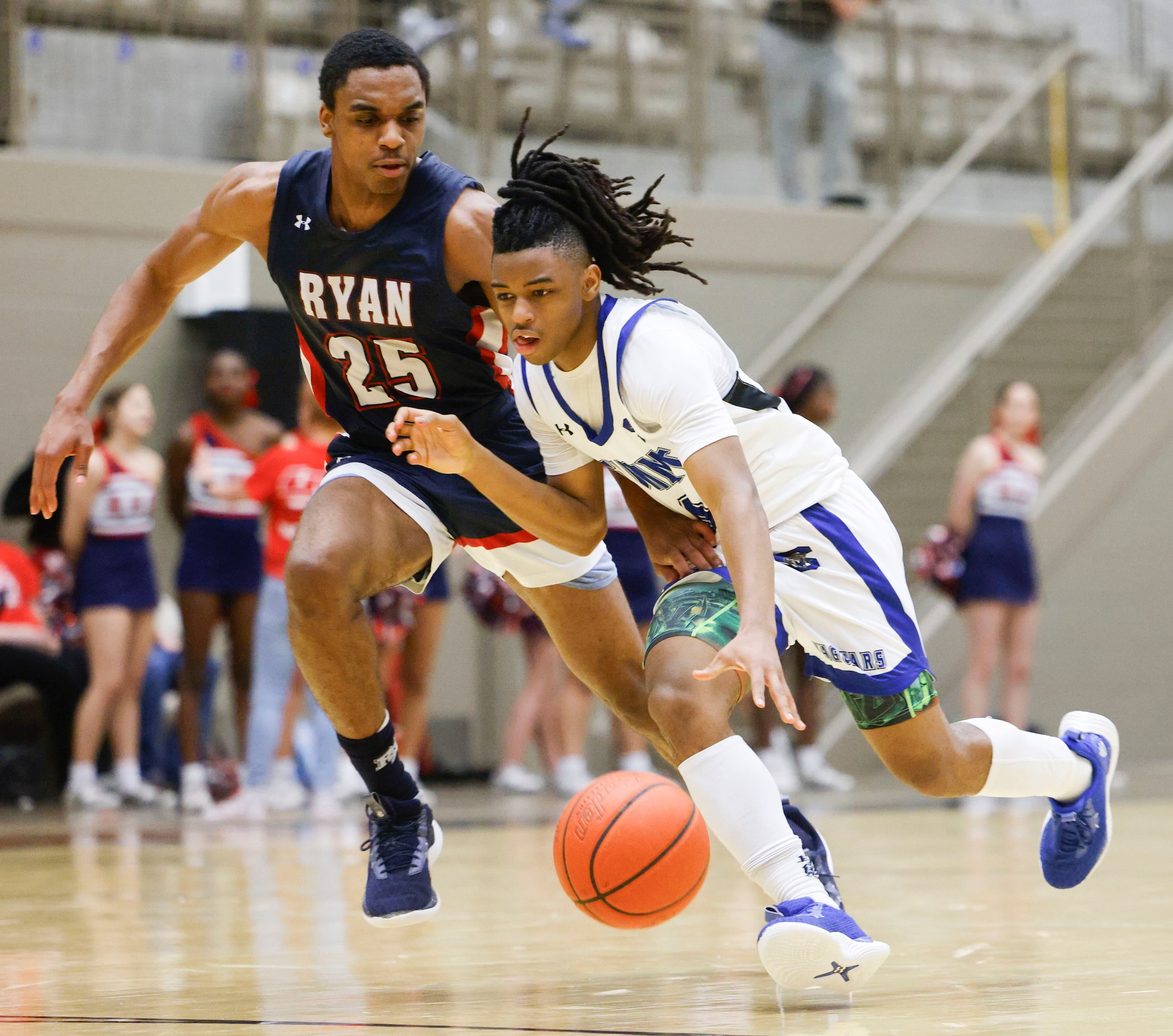 Denton Ryan’s Scottie Johnson (left) runs behind Mansfield Summit’s Derrick Brown during the...