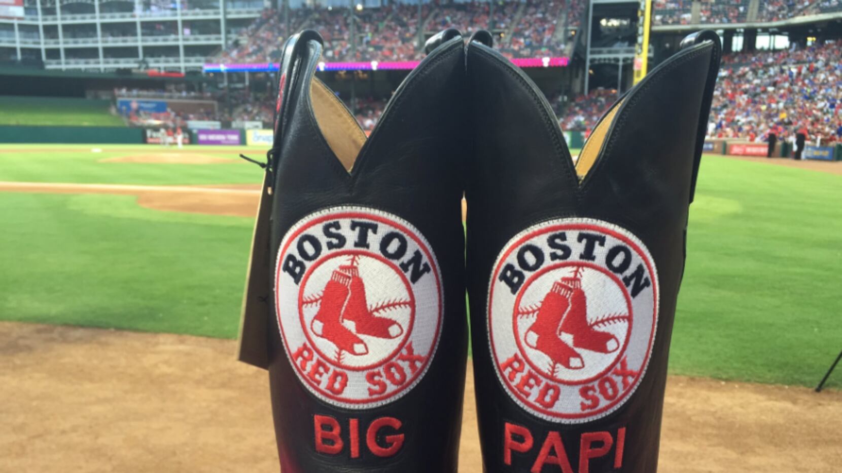 Texas Rangers honor Red Sox slugger David Ortiz with custom 'Big