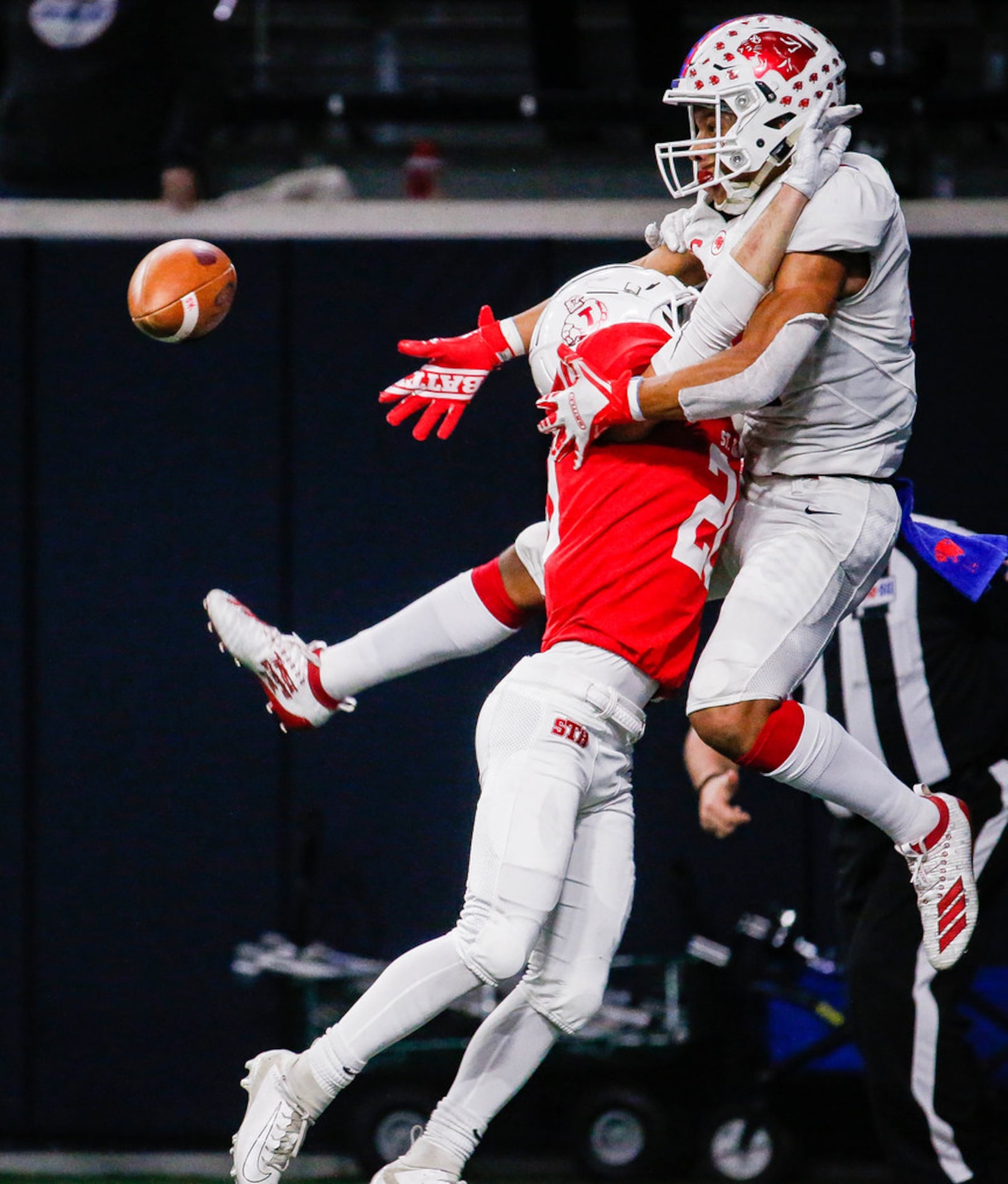 Houston St. ThomasÃ Nick Kanakidis (20) blocks a throw to Parish EpiscopalÃs wide receiver...