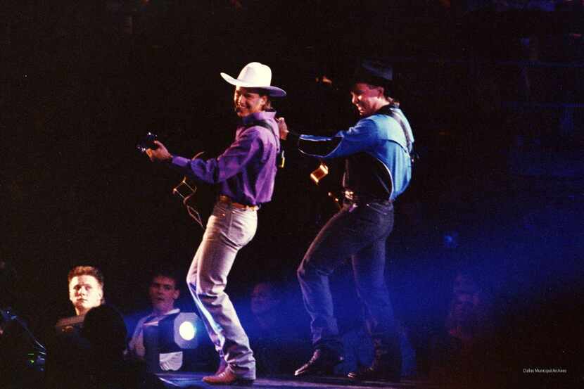 Photo from City of Dallas Reunion Arena Archive. Garth Brooks (right), September 20, 1991.