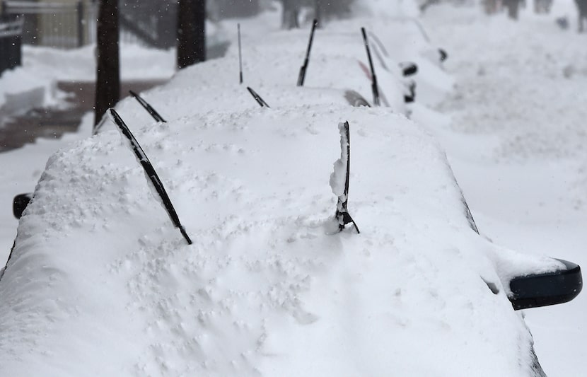  Snow covers cars parked in Washington on January 23, 2016. (MLADEN ANTONOV/AFP/Getty Images)