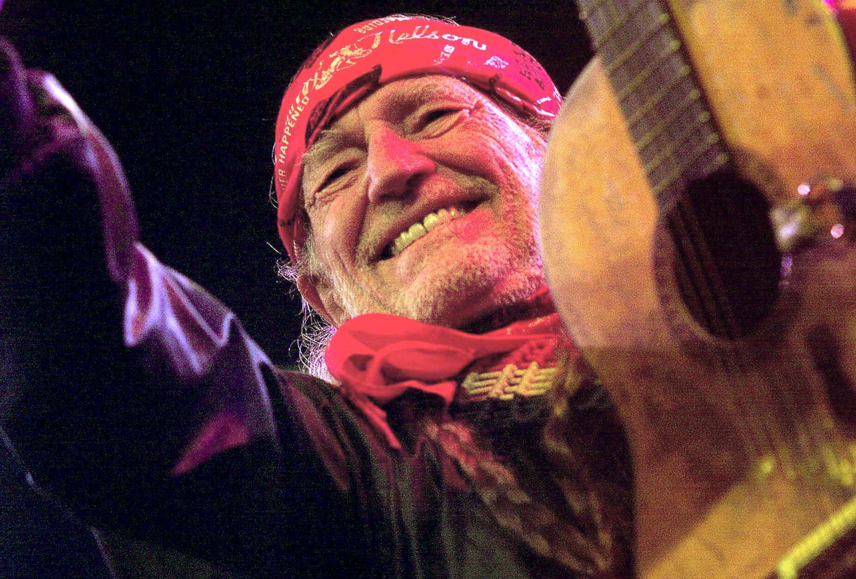 2000 - American country legend Willie Nelson acknowledges to crowd's applause after...