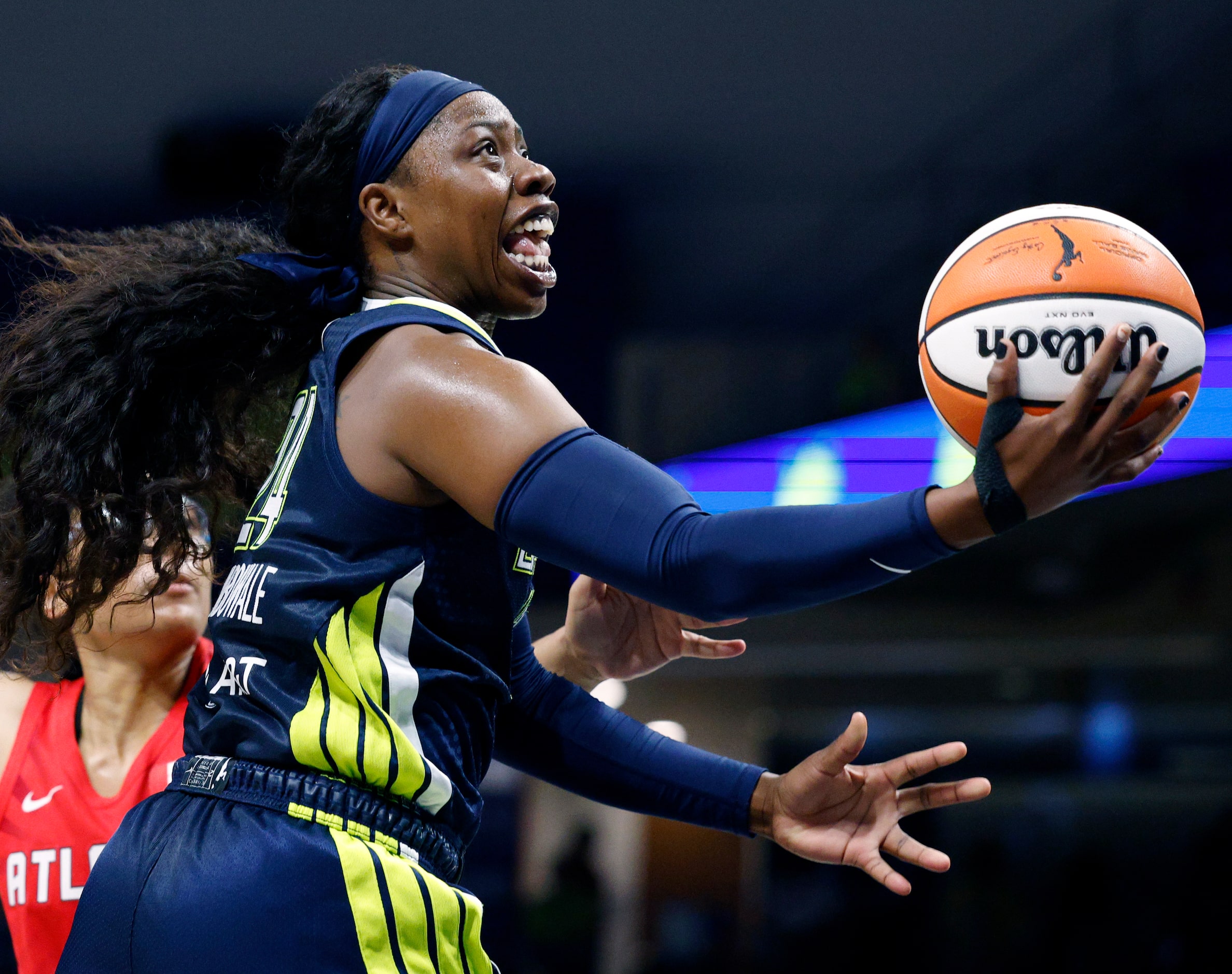 Dallas Wings guard Arike Ogunbowale (24) drives to the basket past Atlanta Dream guard...