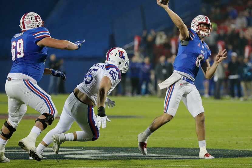 Southern Methodist Mustangs quarterback Ben Hicks (8) throws the ball passed the end zone...