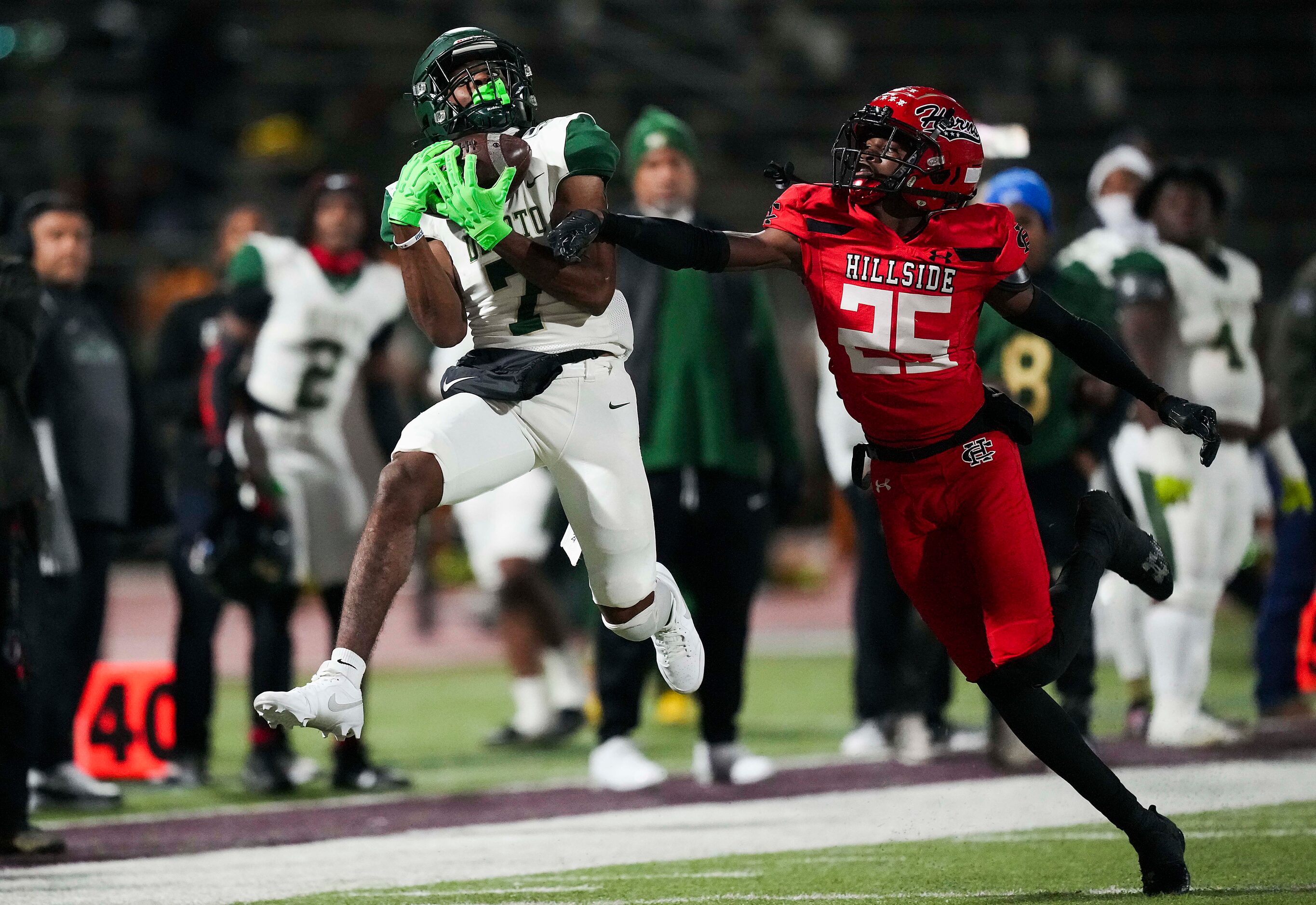 DeSoto wide receiver Antonio Pride Jr. (7) hauls in a 43-yard pass as Cedar Hill defensive...