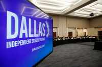 El plan presupuestario de Dallas ISD para el próximo año recorta unos 170 puestos centrales...