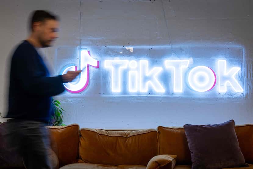 El uso de la aplicación TikTok quedó prohibida en teléfonos, computadores y cualquier otro...