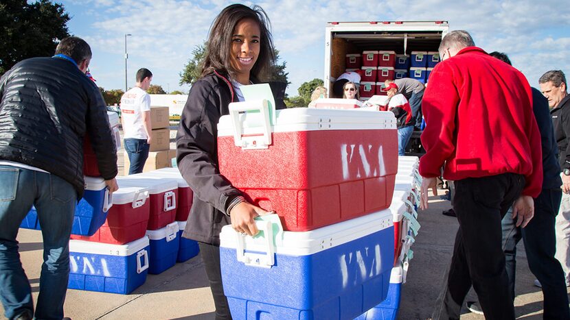 a young woman volunteers with VNA Meals on Wheels for Giving Tuesday