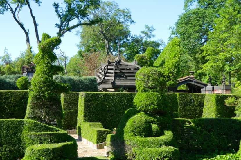 
Visits to some of the grand gardens in Europe inspired Kathy and Wayne Babin’s landscape...