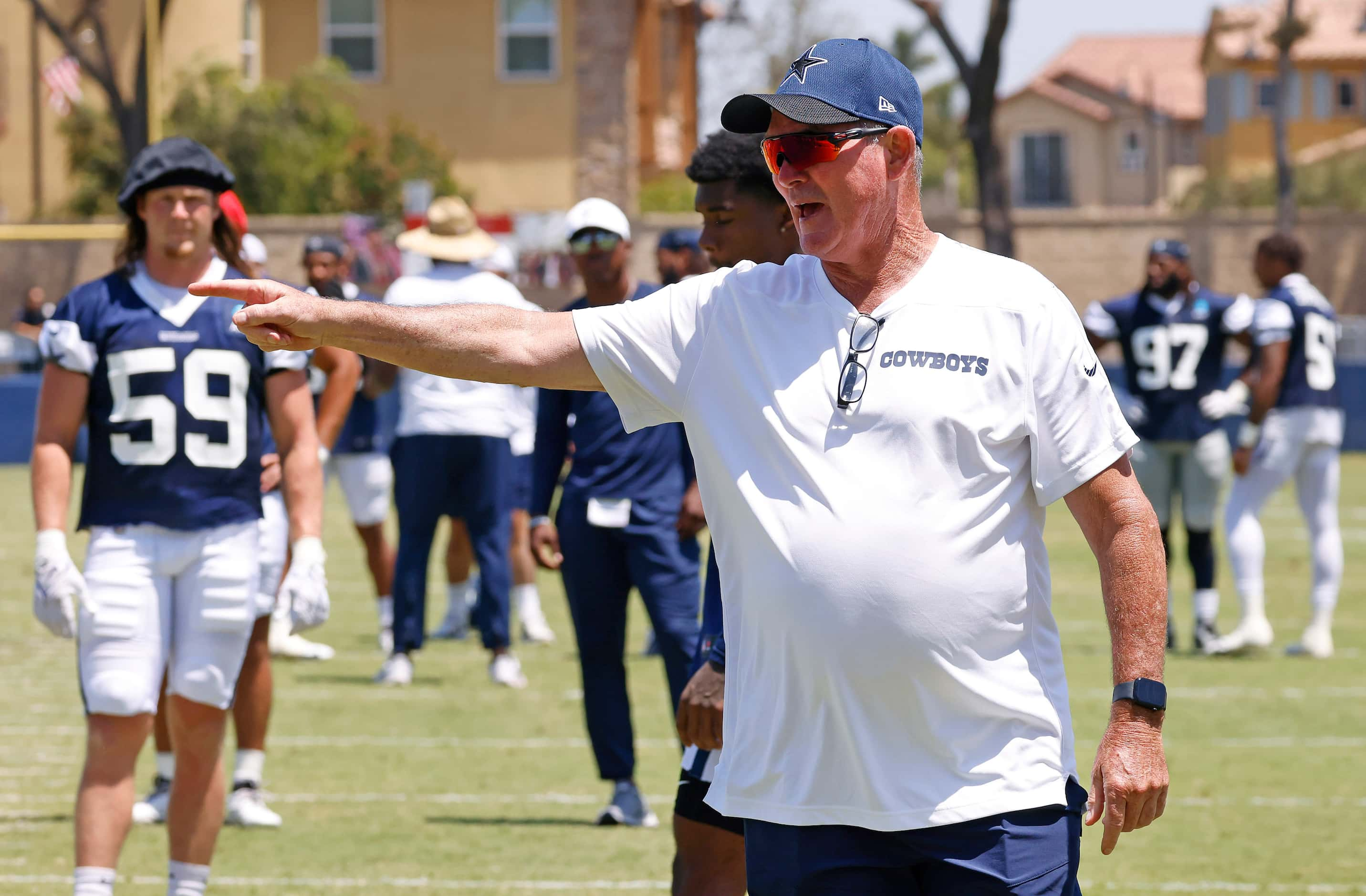 Dallas Cowboys defensive coordinator Mike Zimmer delivers instruction to players during the...