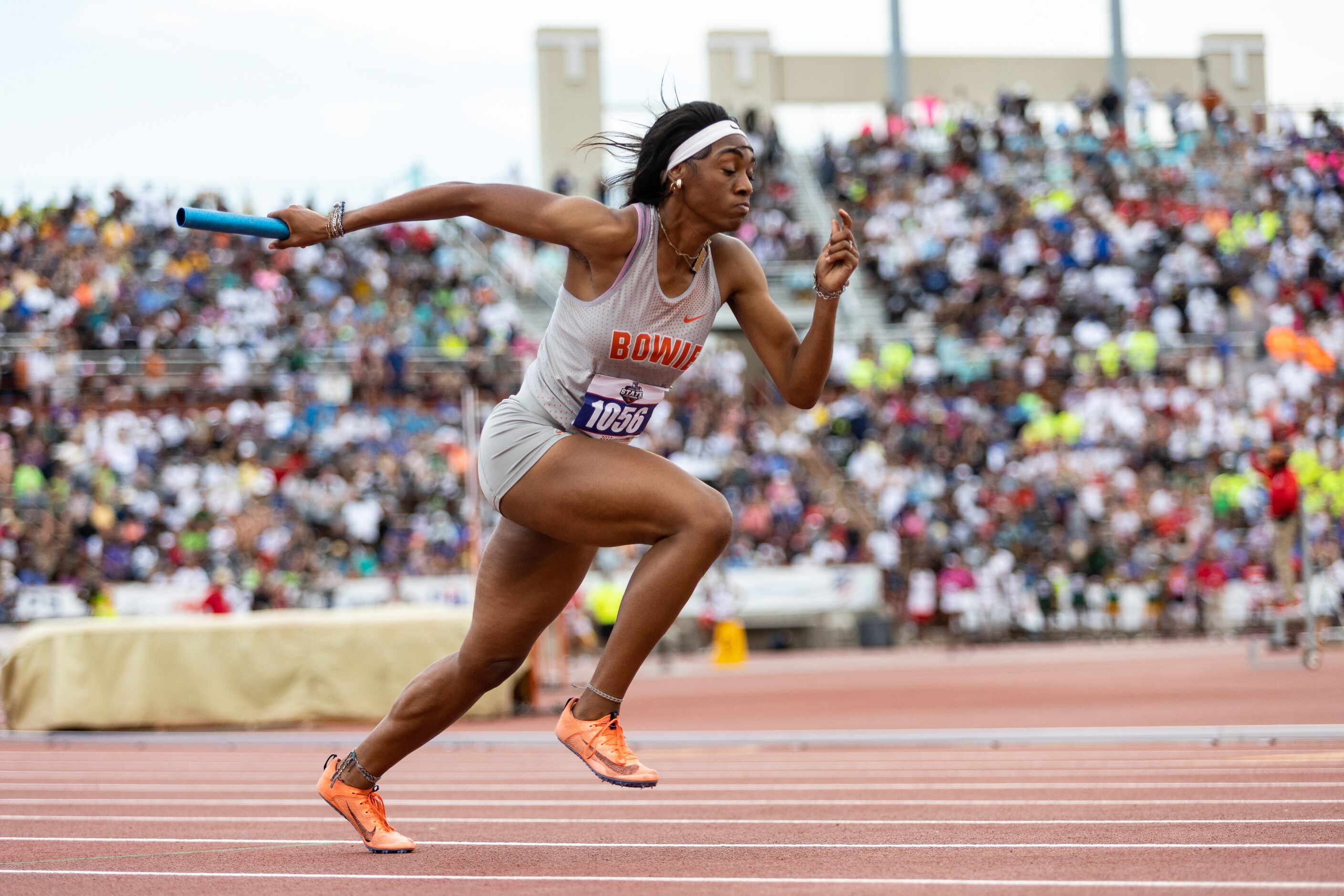 Janet Nkwoparah of Arlington Bowie leads off in the girls’ 4x200-meter relay at the UIL...