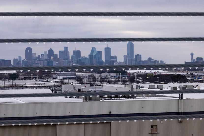 El centro de Dallas visto desde el Dallas Love Field Airport el 4 de febrero de 2022.