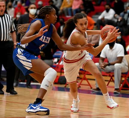 South Grand Prairie’s Kiara Jackson, right, drives on Allen’s Alicia Mills in the second...