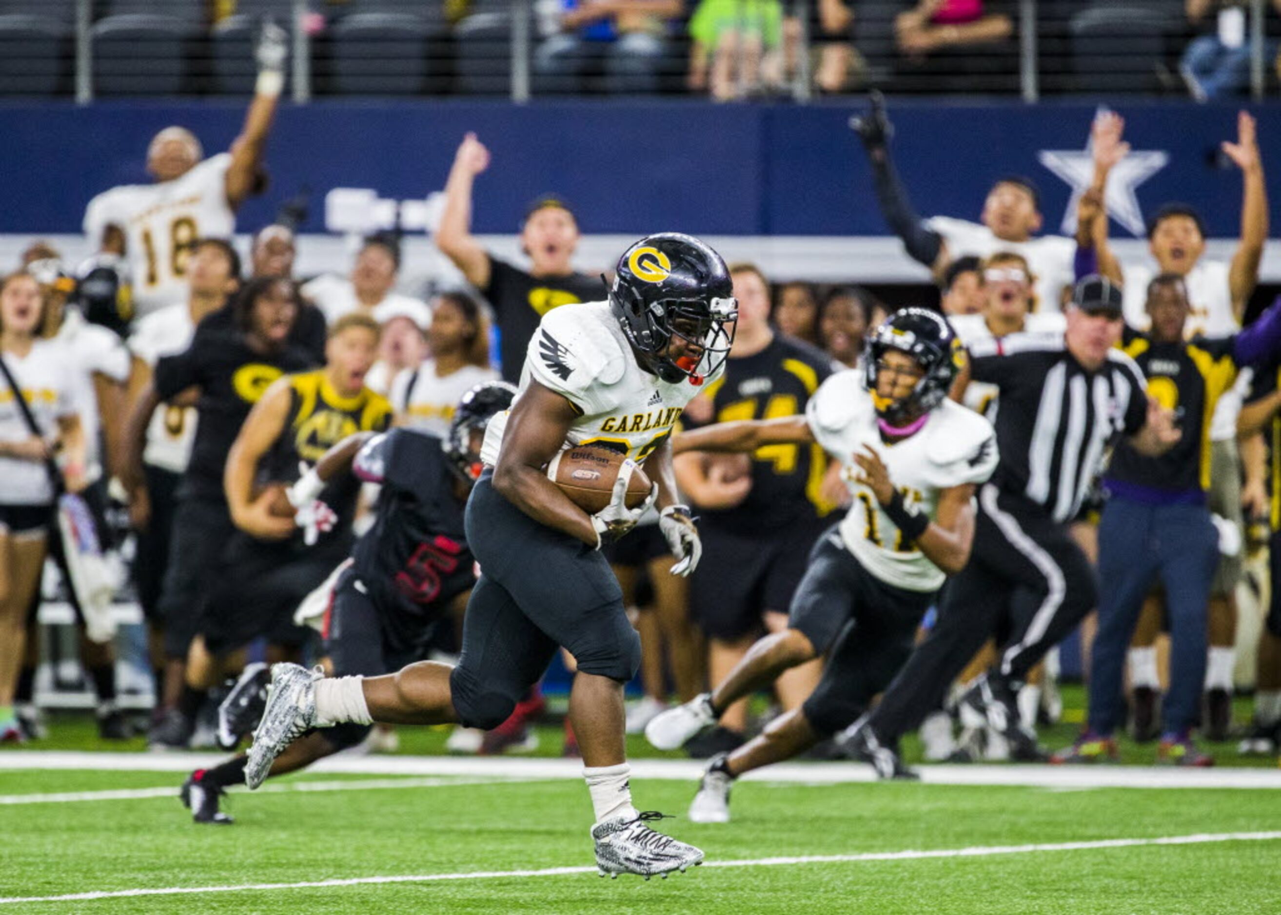 Garland's Michael Turman (32) runs to the end zone for a touchdown during the fourth quarter...