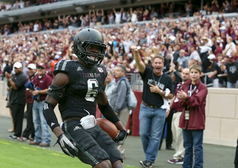 Texas A&M Aggies defensive back Donovan Wilson (6) runs a 60 yard interception for a...