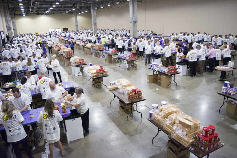 Over 700 volunteers gathered in the Gaylord Texan Convention Center to help create 39000...