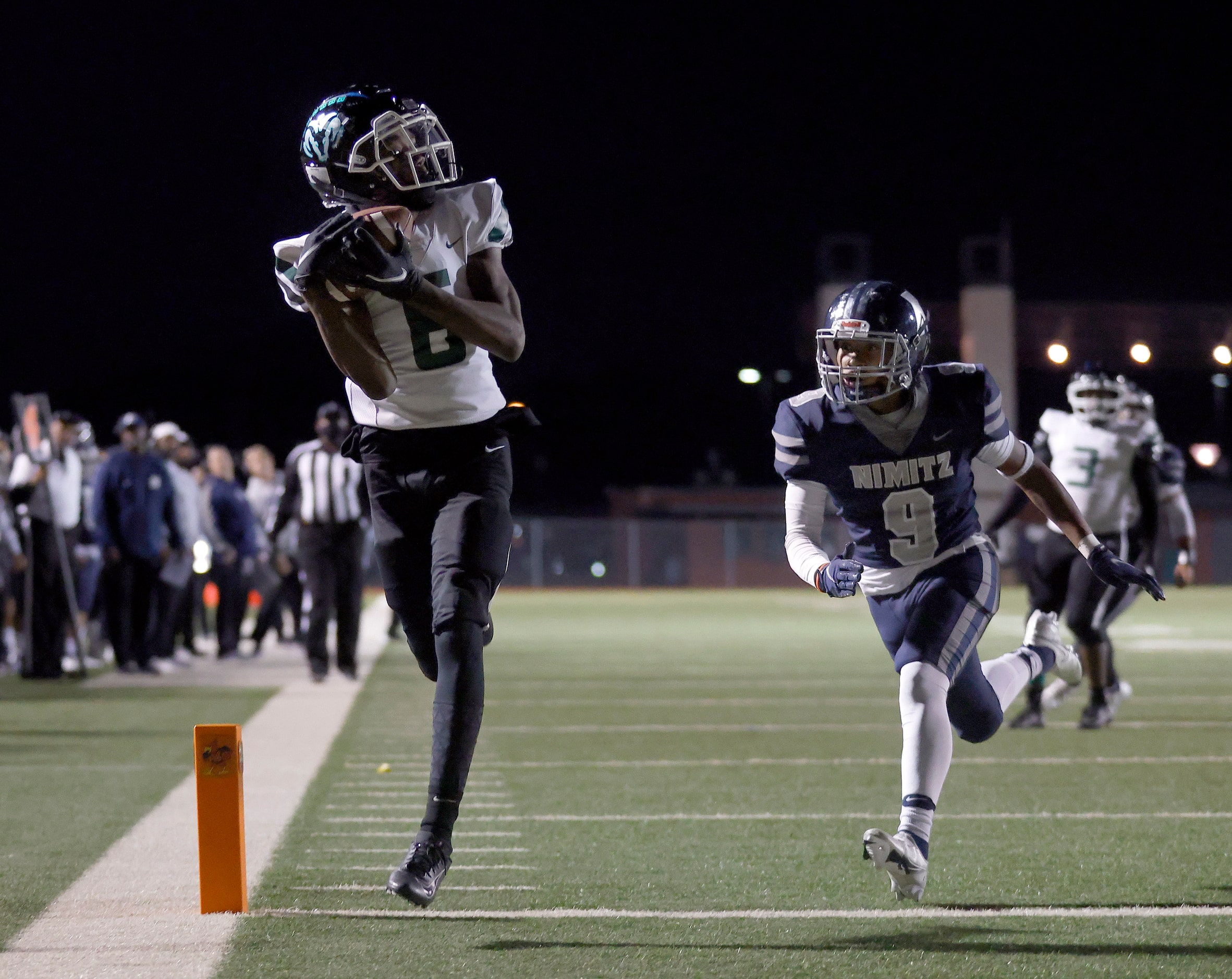 Richardson Berkner wide receiver Jarvis Saine (6) hauls in a first quarter touchdown as he's...