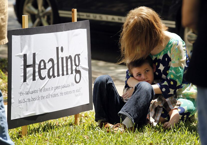 Kristi Ivie of Kaufman prays with her son Lance, 6, during a prayer walk around the Kaufman...