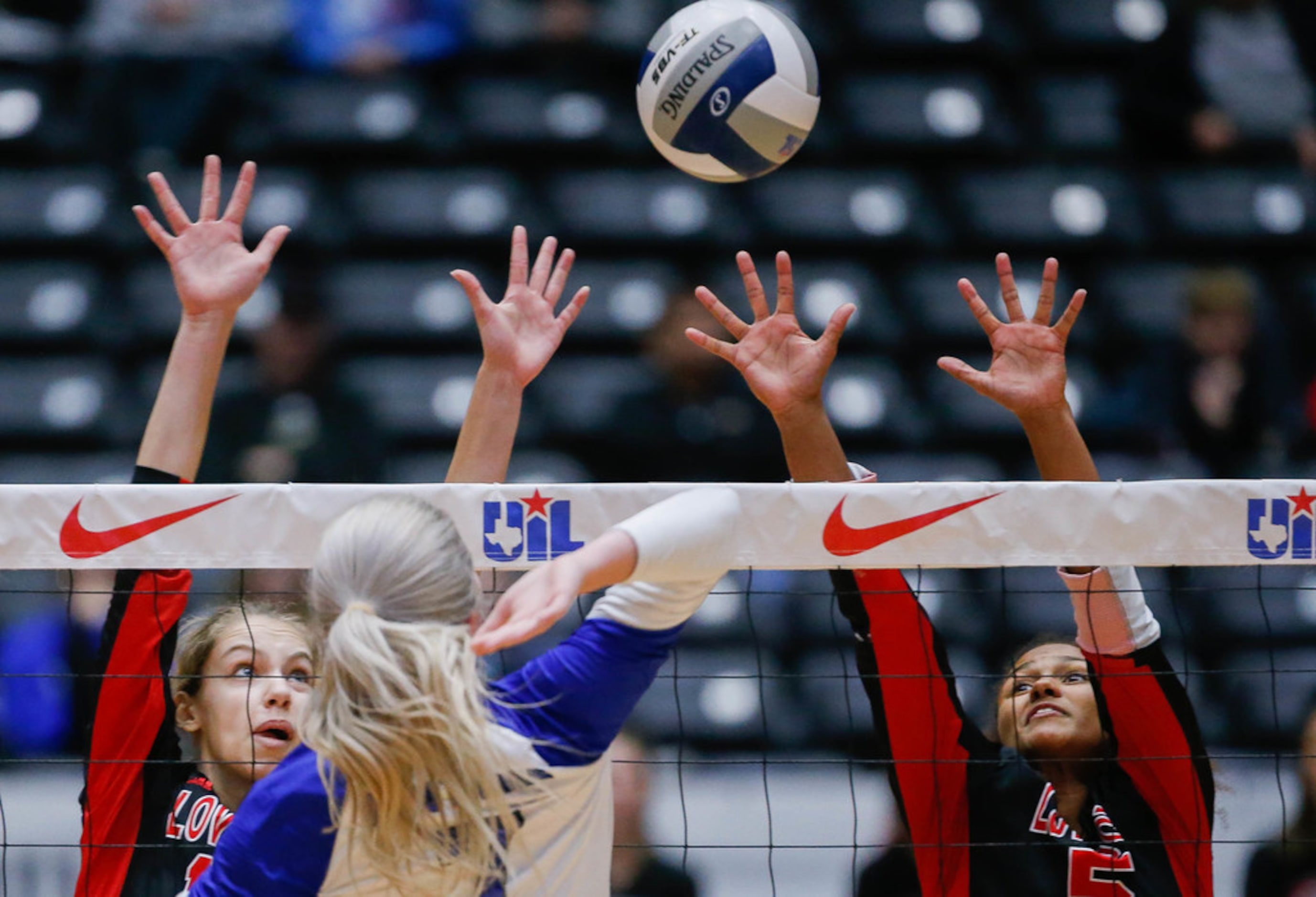 Grace Milliken (10) and Cecily Bramschreiber (5) attempt to block FriendswoodÃs Makensy...