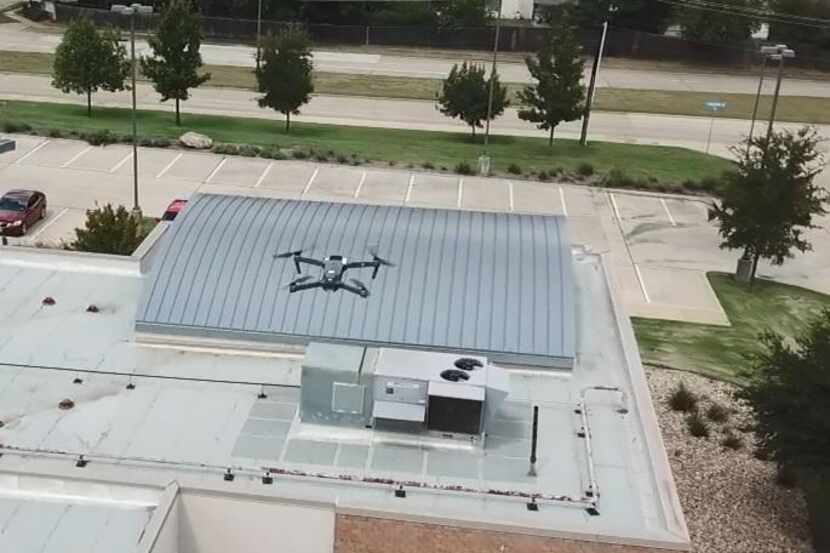 Uno de los drones que utiliza la policía de Arlington.(CORTESÍA)
