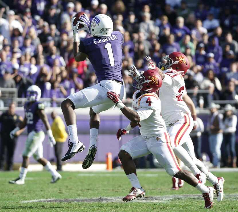 TCU wide receiver Emanuel Porter (1) makes a reception in the fourth quarter during an NCAA...