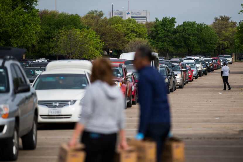 Organizaciones locales ofrecen compras del supermercado gratis a lo largo del Norte de Texas.