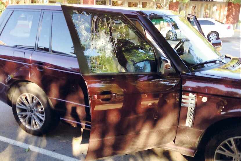 La camioneta Range Rover en la que fue asesinado Juan Jesús Guerrero Chapa, el abogado de...