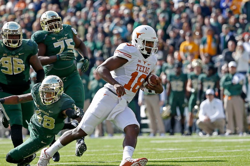 Texas quarterback Tyrone Swoopes (18) runs past Baylor's Travon Blanchard (48) during the...