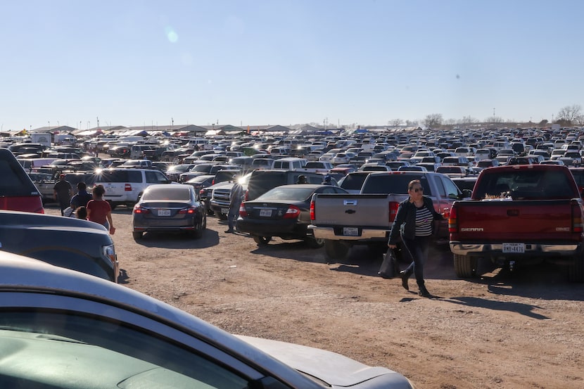 El estacionamiento de La Pulga de Seagoville tiene capacidad para 4,500 autos.