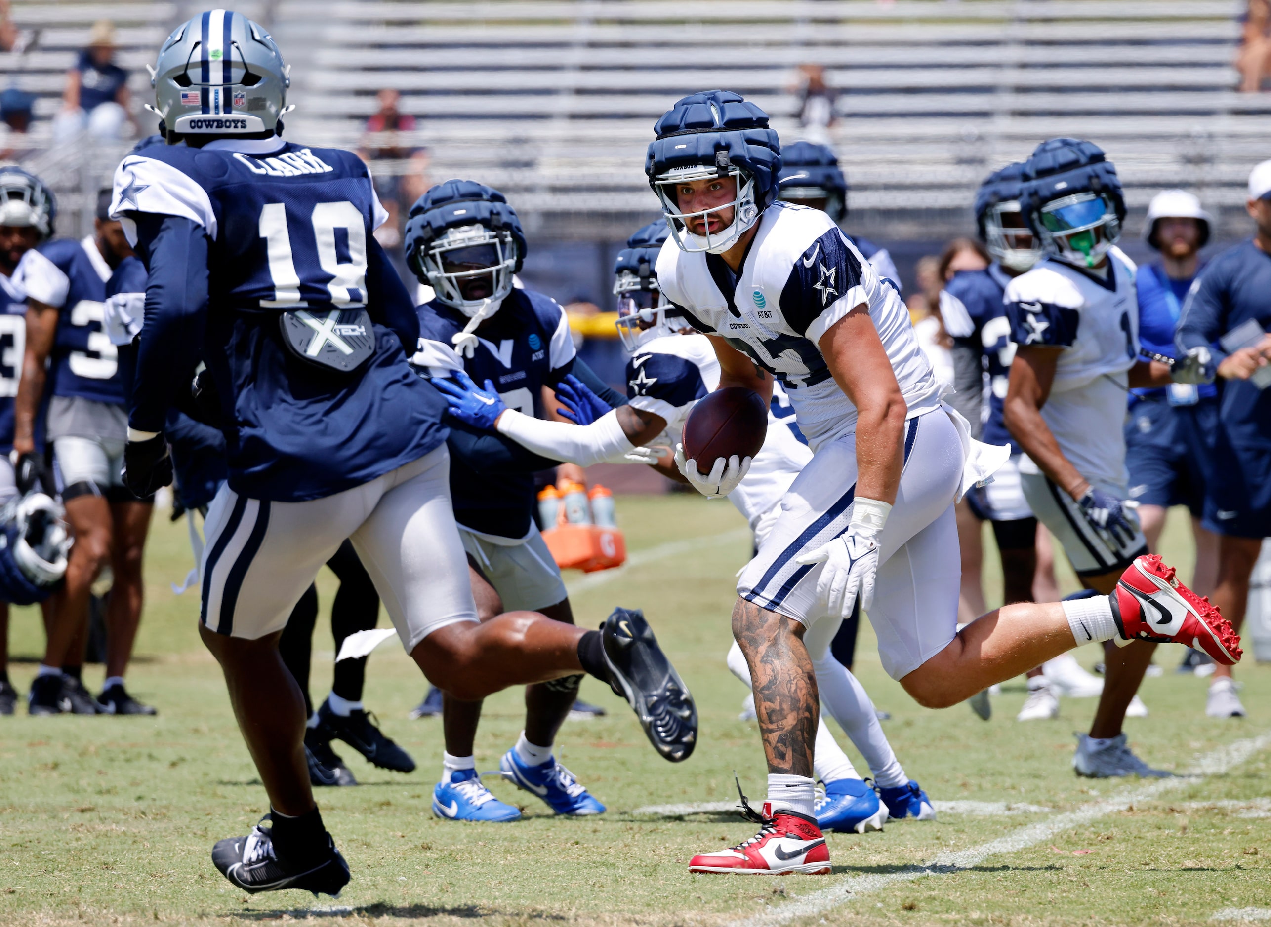 Dallas Cowboys tight end Jake Ferguson (87) turns up field after catching a pass from Dak...