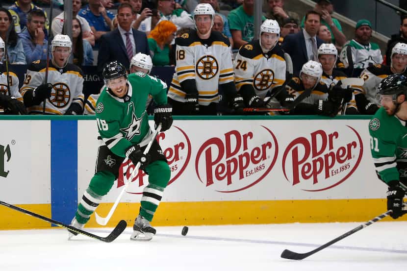 Dallas Stars center Joe Pavelski (16) passes the puck in a game against the Boston Bruins...
