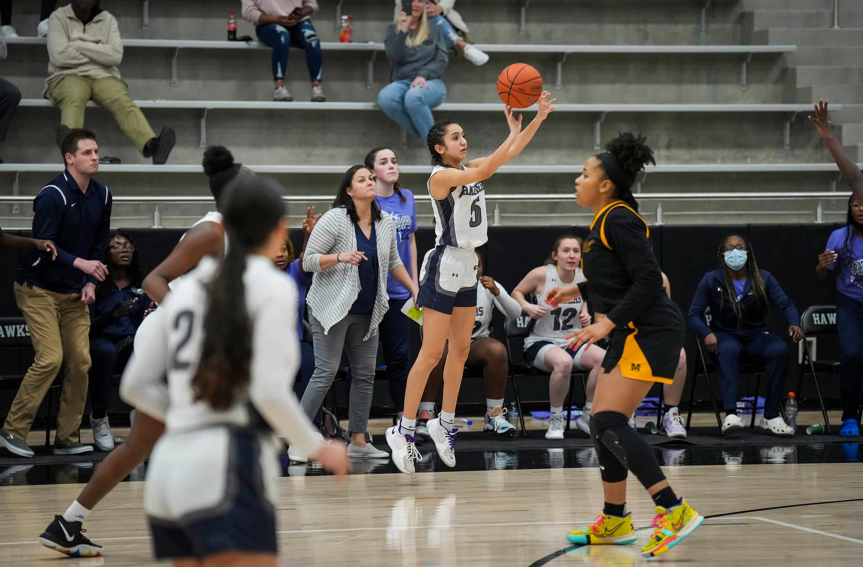 Wylie East's Malayla Harold (5) gets of a last-second 3-point attempt at the buzzer in a...