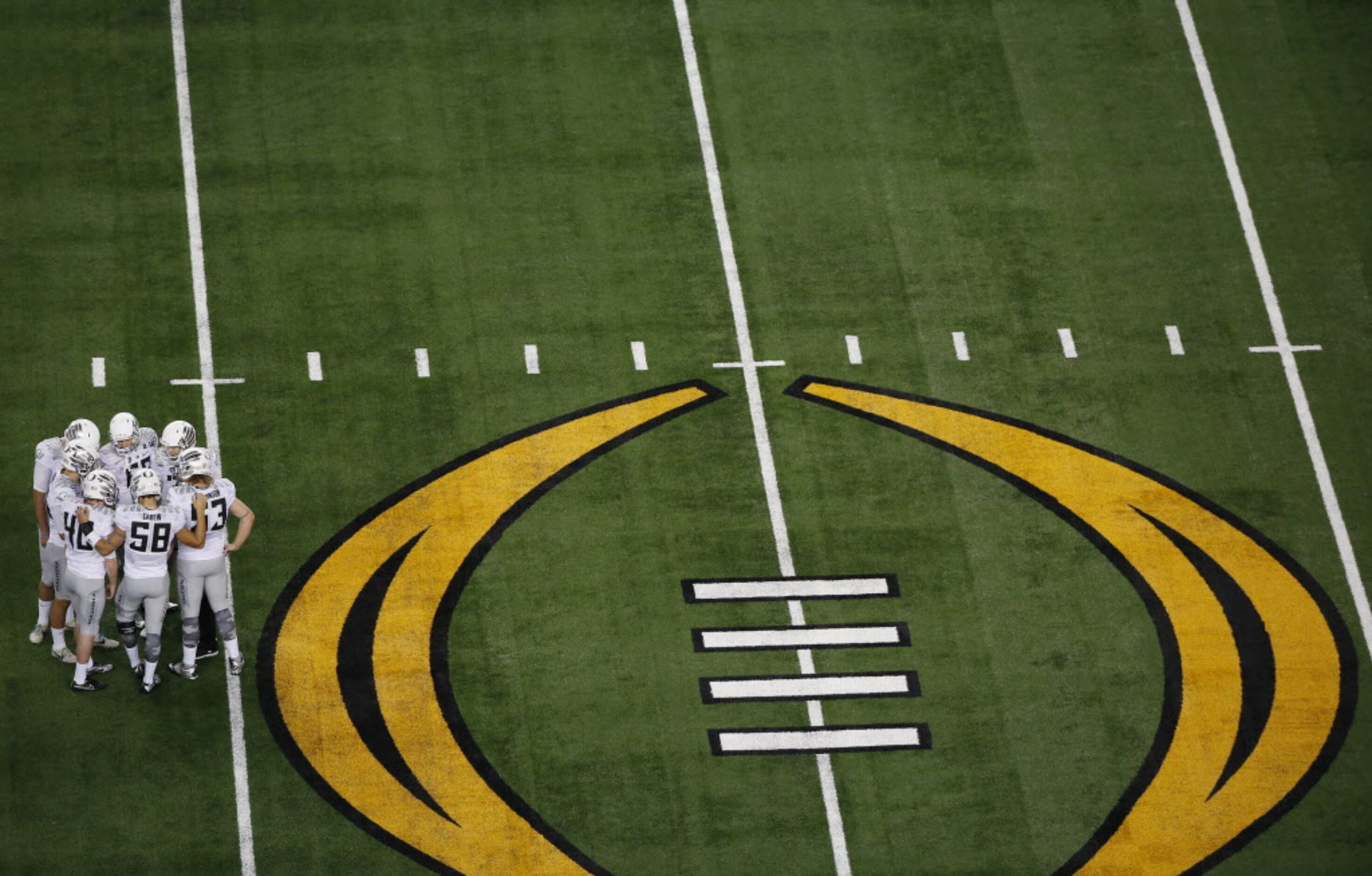 Oregon Ducks have a team huddle before the College Football Playoff National Championship...