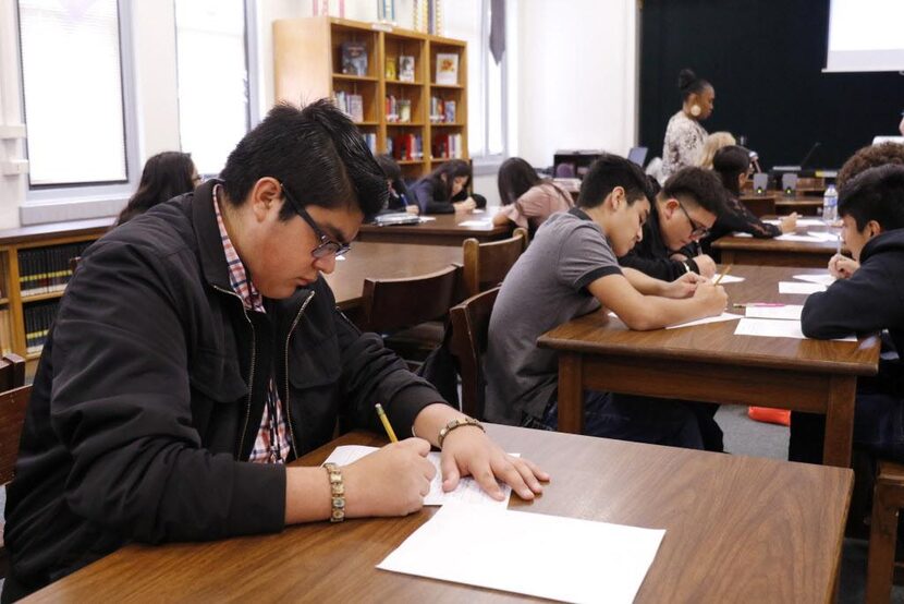 Luis Borja fue uno de los estudiantes interesados en el campo de la educación bilingüe a...