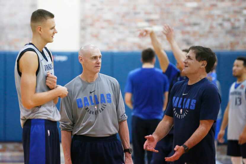 Dallas Mavericks forward Kristaps Porzingis (6), Dallas Mavericks head coach Rick Carlisle...