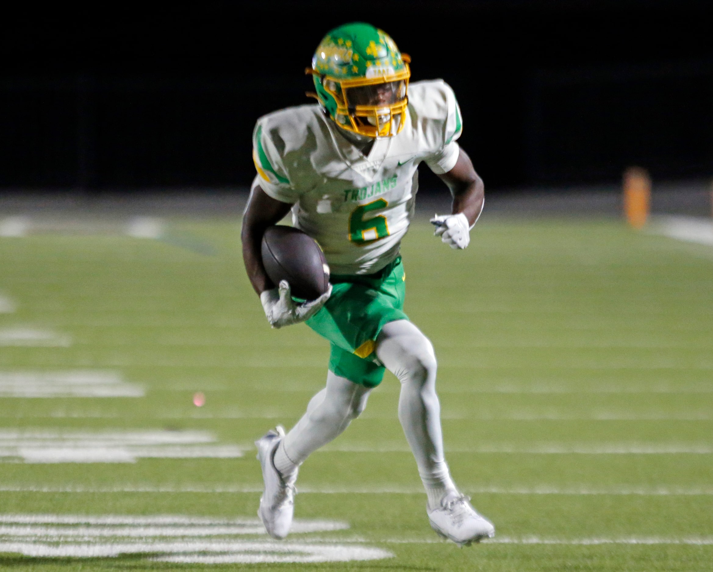 Carrollton Newman Smith High RB Alliah Harrison (6) breaks free for a first down during the...