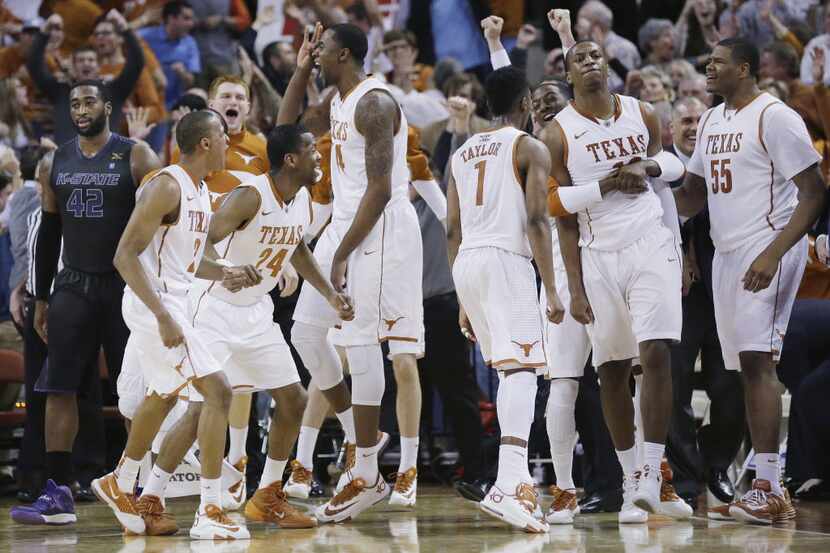 Texas' Jonathan Holmes, second from right, celebrates with teammates after making a buzzer...