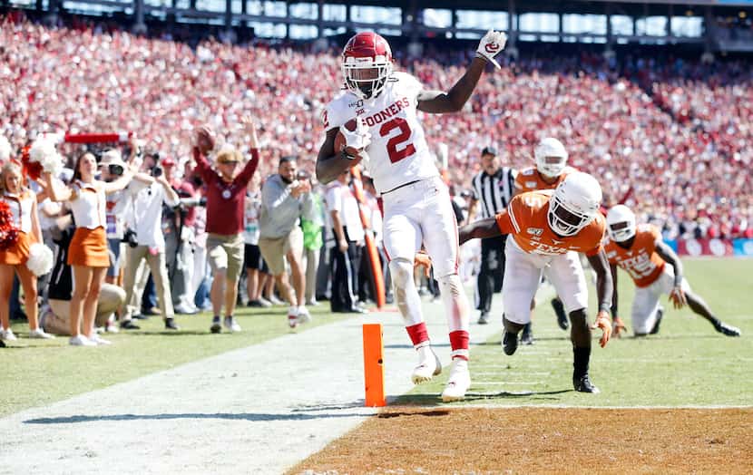 Oklahoma Sooners wide receiver CeeDee Lamb (2) scores a touchdown at the Cotton Bowl in...