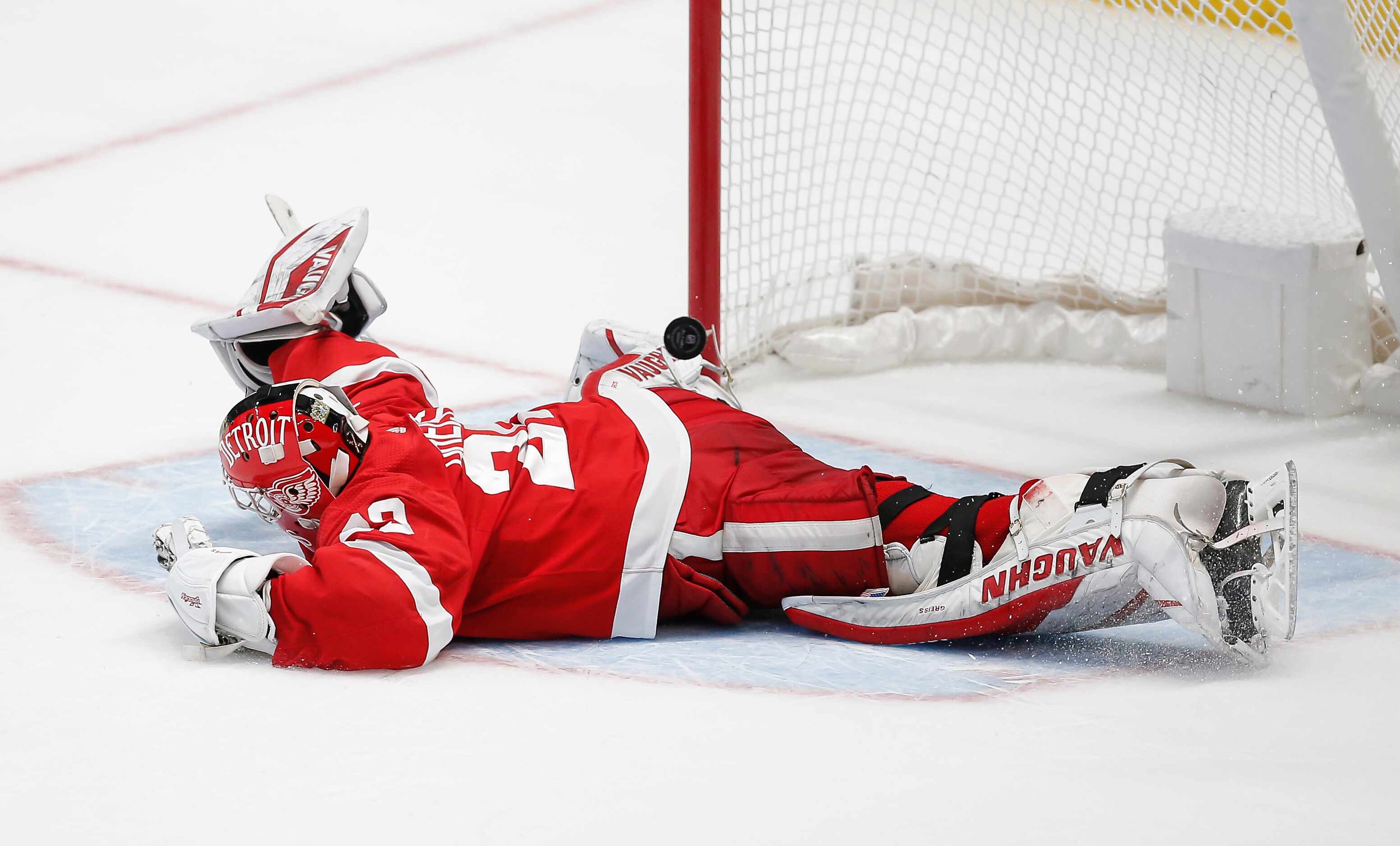 Detroit Red Wings goaltender Thomas Greiss (29) is unable to stop a shot from Dallas Stars...