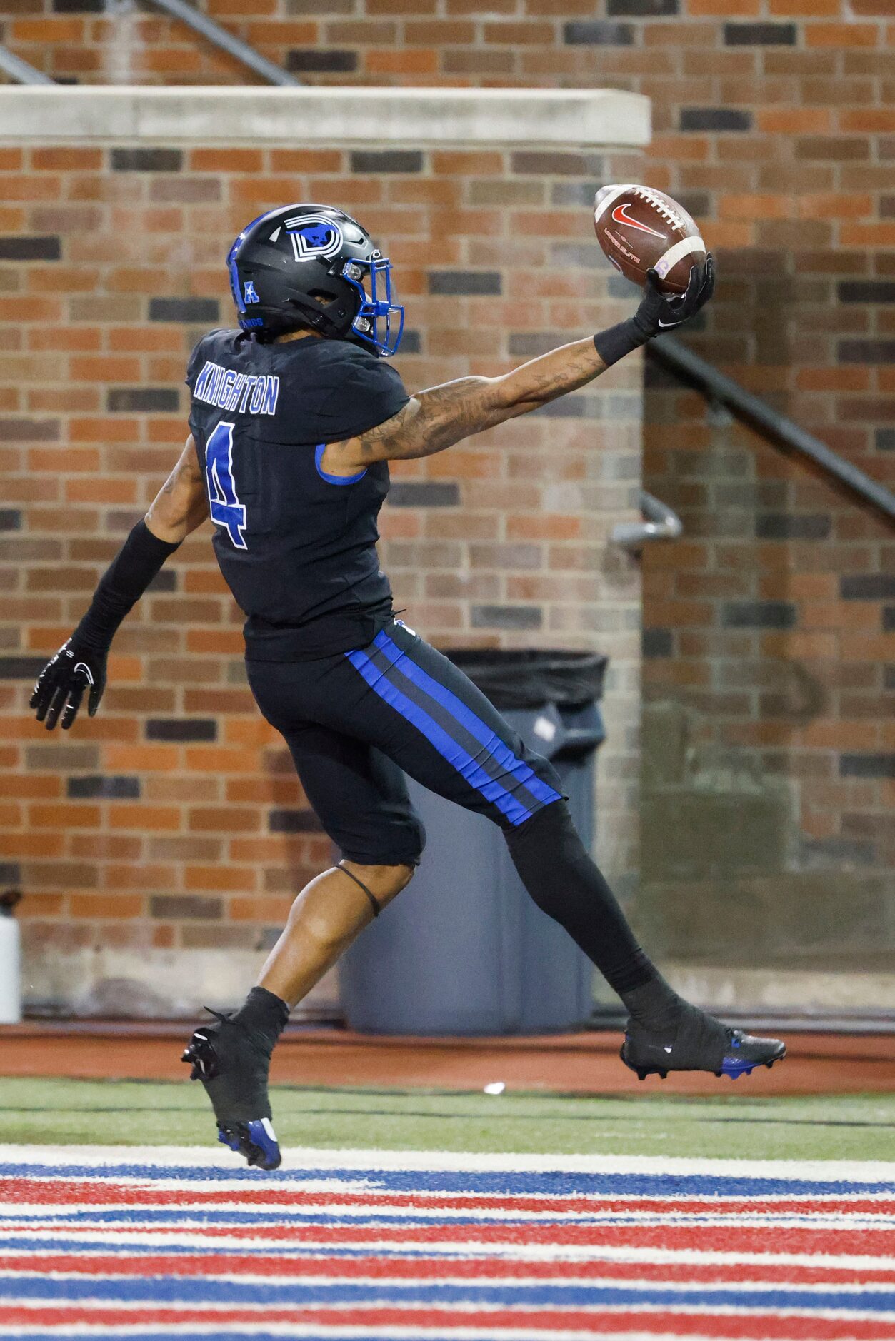 Southern Methodist Mustangs running back Jaylan Knighton scores a touchdown against UNT...