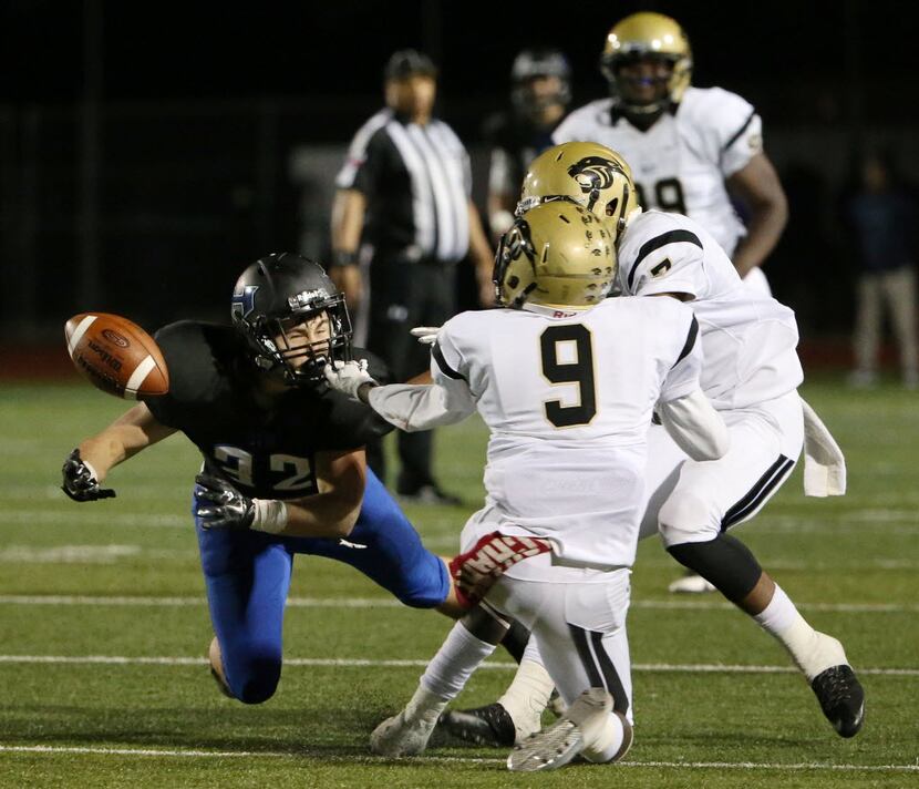 Hebron receiver Mark Scott (32) is unable to make a reception on a reverse play while being...