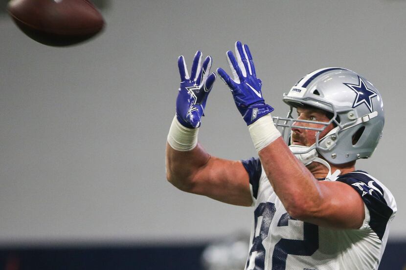 Dallas Cowboys tight end Jason Witten (82) participates in a drill during a Cowboys minicamp...