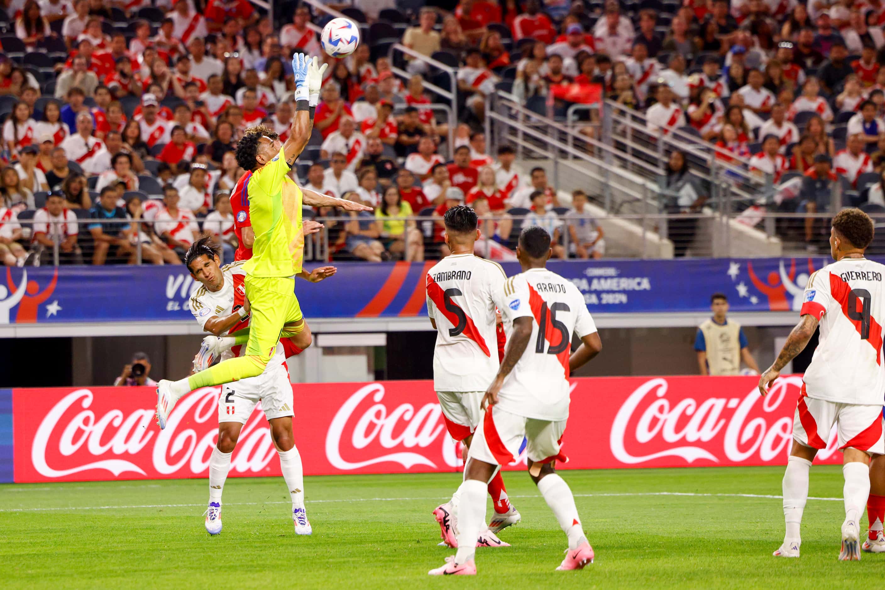 Peru goalkeeper Pedro Gallese (1) makes a leaping save during the second half of a Copa...