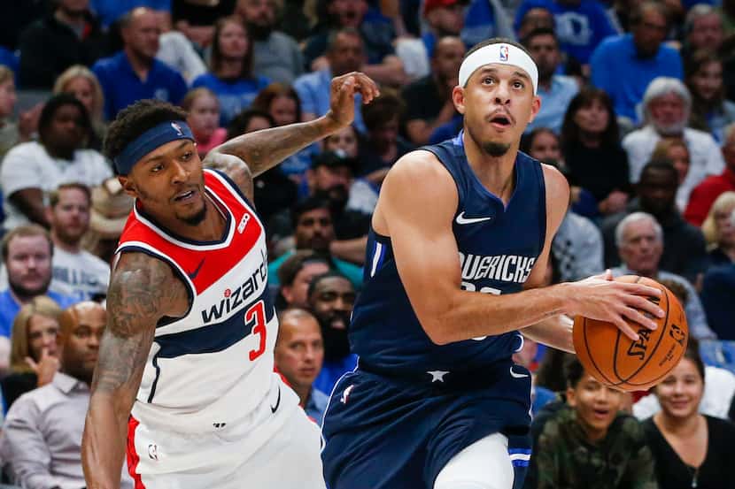 Dallas Mavericks guard Seth Curry (30) works to get a shot past Washington Wizards guard...