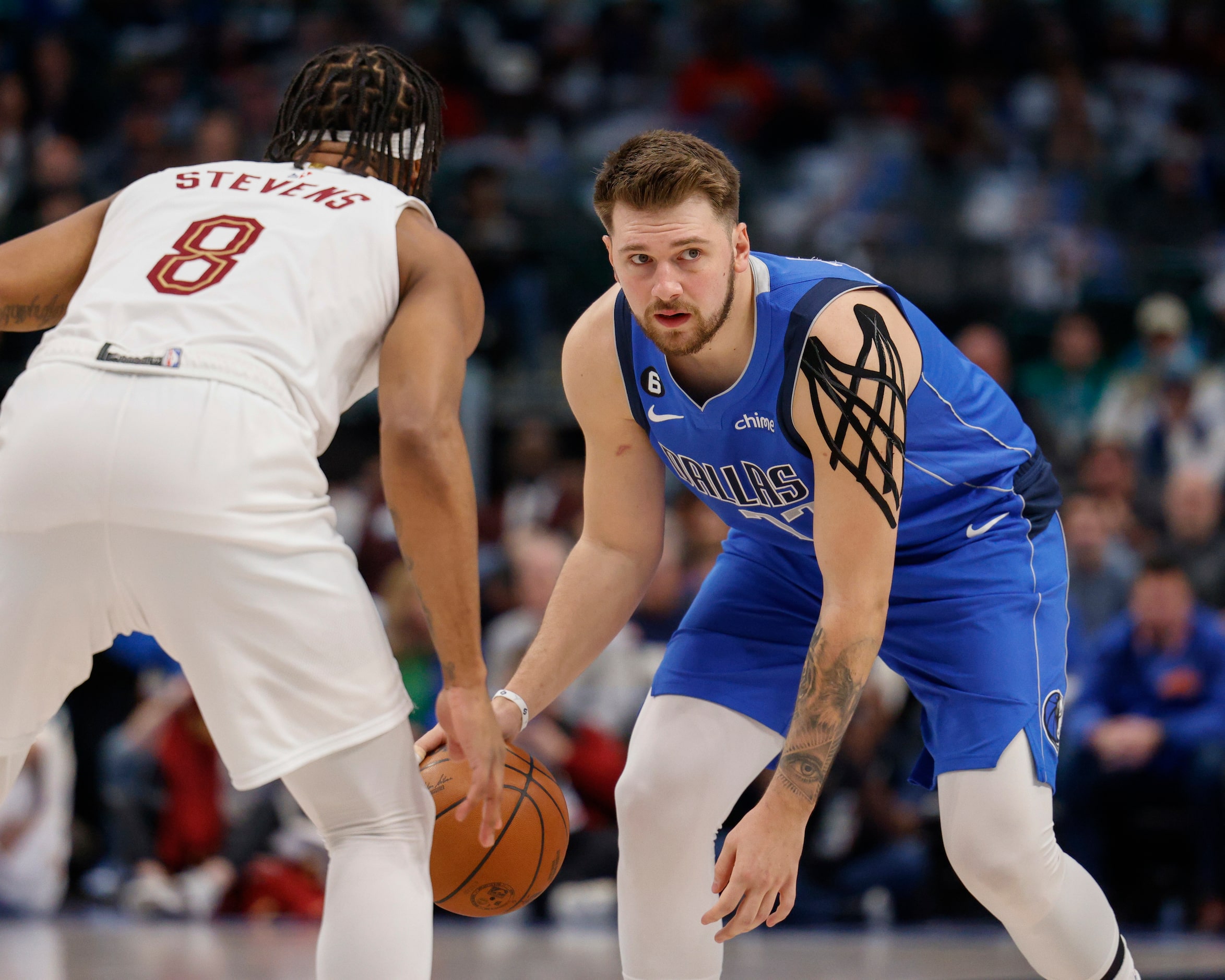 Cleveland Cavaliers forward Lamar Stevens (8) defends against Dallas Mavericks guard Luka...