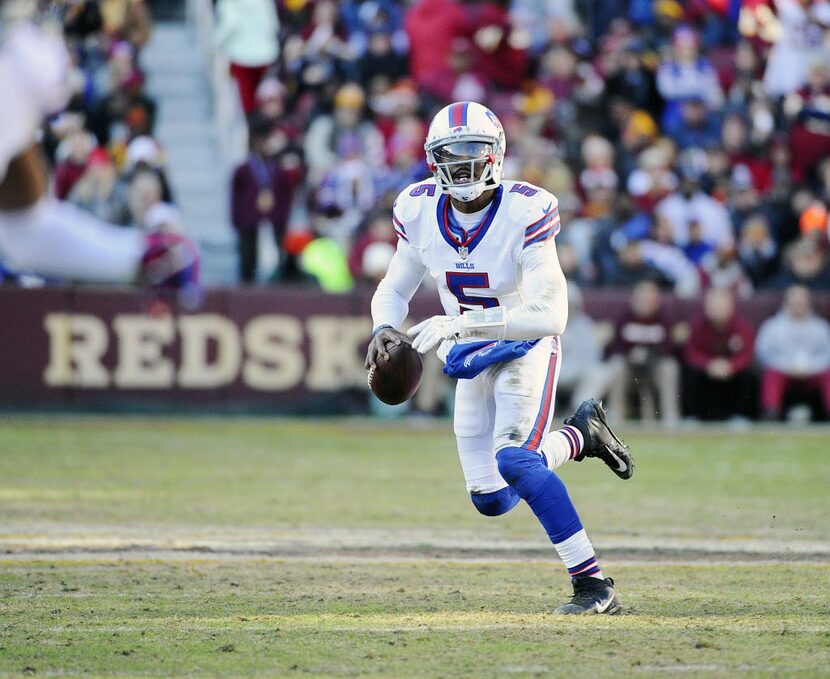 Buffalo Bills quarterback Tyrod Taylor (5) runs with the ball against the Washington...