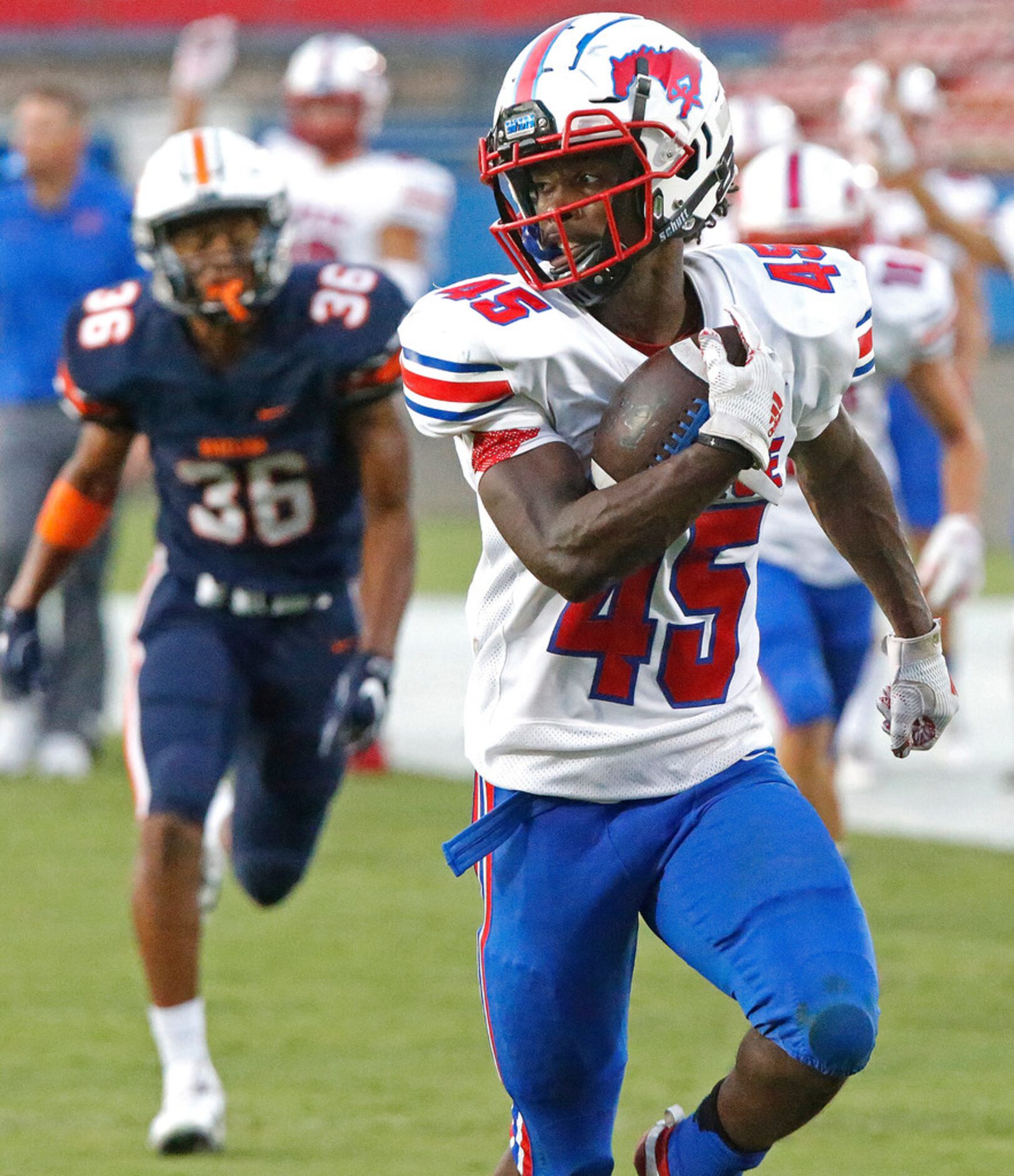 Richardson Pearce High School running back DeQuan Landon (45) outruns the defense to score a...